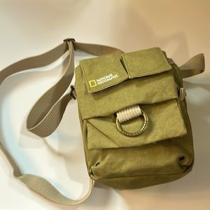 National Geographic NG 2344 Earth Explorer Mall Shoulder Bag, Green